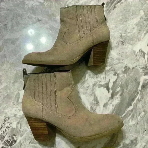 Carlos by Carlos Santana Women's Daisy Block-Heel Booties Doe Beige Size 8M - Picture 5 of 13